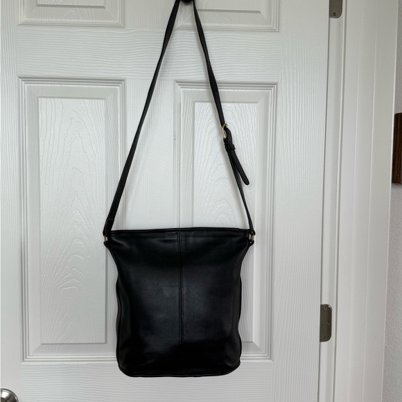 Vintage Coach Navy Leather Shoulder Bag - Picture 6 of 13